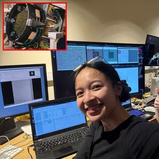 Image principale : les étudiantes Ha Do (à gauche) et Natalie Orrantia (à droite) observent l’étoile Ancient Immigrant. Encart, à gauche de l'image en haut : le télescope Irenee du Pont abrite le volet ciel austral du SDSS-V, qui effectue un relevé rapide du cosmos. Ce télescope a été modernisé grâce à une nouvelle suite d’instruments et un nouveau plan focal robotisé, permettant ainsi le fonctionnement du SDSS-V. ©  photos : Image principale : Ha Do (Université de Chicago) ; Encart : Collaboration SDSS